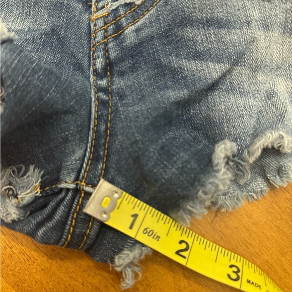 Kancan Button Fly Distressed Raw Hem Denim Cut Off Shorts Size 24 - Picture 9 of 9